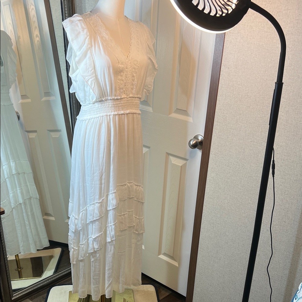 Chic White Maxi Dress with Ruffle Details